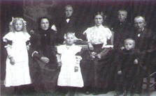 Familie in Holtruper Tracht